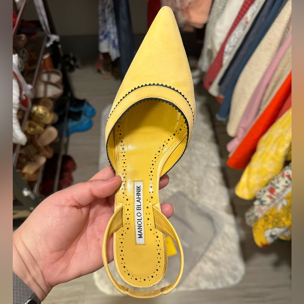 Manolo Blahnik Brontiasli Yellow Pointed-Toe Slingback Suede Pumps - Picture 6 of 11